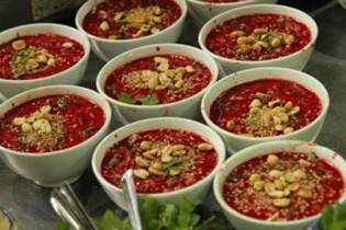 Tết ăn tiết canh từ lợn nhà vẫn tử vong
