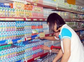 Sữa ngoại tăng giá, sữa nội "nhấp nhổm"