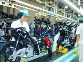 Đại gia xe máy bắt tay, người dùng có bị chèn ép?