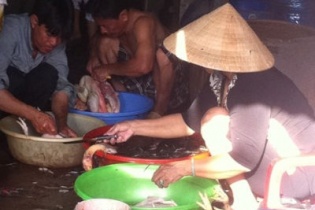 TP.HCM: Muôn chiêu buôn bán gia cầm mùa dịch