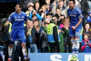 Chelsea thắng nghẹt thở Everton ở phút bù giờ, vững ngôi đầu Premier League