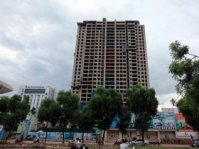 Nơi vội vàng cắt lỗ, chỗ phải đóng tiền chênh