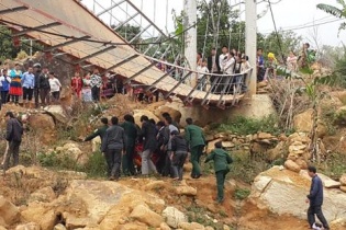 Cận cảnh hiện trường sập cầu treo tại Lai Châu