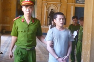 Giả vờ ôm người tình lần cuối rồi ra tay sát hại