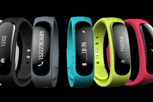 Thiết bị đeo tay và theo dõi TalkBand B1 có giá 99 EUR