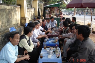 Bộ Nội vụ: Sẽ cấm công chức la cà quán cà phê giờ hành chính