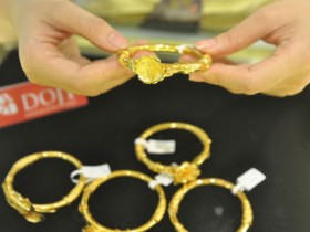 Vàng quay đầu tăng nhẹ, áp lực giảm giá lớn