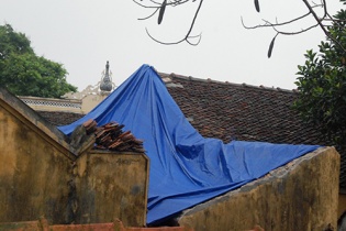 Vụ dỡ mái đình cổ lấy gỗ sưa đi bán: Sư trụ trì bị đe dọa