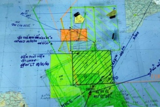 Tàu Mỹ, Trung Quốc vào khu vực tìm kiếm máy bay mất tích