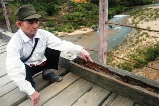 Thanh Hóa yêu cầu ngừng khai thác cầu treo nguy hiểm