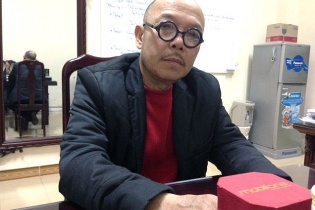 Họa sĩ Thành Chương rơi lệ khi nói về Chánh Tín