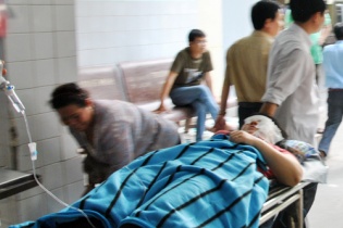 Đồng Tháp: Thầy giáo tạt axít vào 4 đồng nghiệp