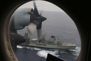 Phát hiện ván chuyển hàng, dây đai nghi từ máy bay mất tích MH370