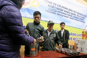 Lừa người già với "chiêu" tặng quà khuyến mại