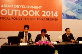 ADB dự báo đồng tiền Việt Nam sẽ giảm giá nhẹ