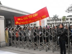 Hòa giải kém, người lao động phải "đi tắt" bằng đình công