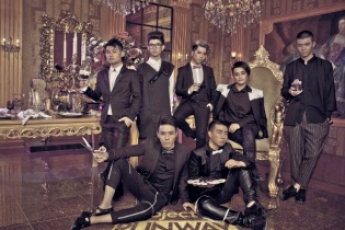 12 thí sinh Project Runway dắt tay vào ngôi nhà chung