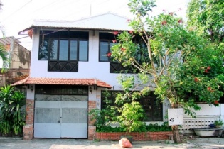 Sau kể khổ với dư luận, Chánh Tín được ở lại biệt thự thêm 6 tháng