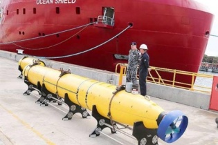 Tung thiết bị lặn không người lái tìm hộp đen máy bay MH370