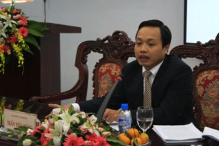 Bộ Tư pháp: Giữ lại thêm 6 tháng với vụ trưởng nghỉ hưu là theo luật!