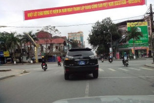 Thanh Hóa: Ngỡ ngàng 2 xe sang biển xanh dùng chung biển số khủng 6789