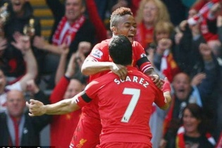 Hạ Man City, Liverpool vững ngôi đầu; Thi đấu hơn người, Chelsea vượt ải Swansea