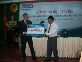 Kienlongbank trao 10 tỷ đồng giúp người nghèo mua BHYT