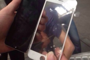 iPhone 6 lộ mặt trước với màn hinh lớn