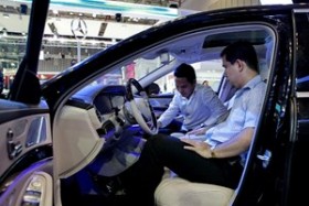 Ô tô hạng sang được nhập khẩu ồ ạt vào Việt Nam