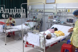 Hạt mùi được mang vào tận bệnh viện Nhi TƯ bán để "chữa" sởi