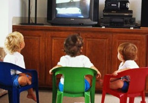 Tai nạn hy hữu: Tivi rơi trúng đầu, bé 18 tháng tuổi tử vong