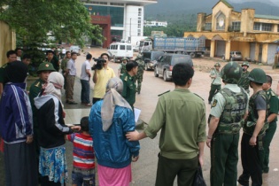 Trao trả nhóm người Trung Quốc sau vụ nổ súng ở cửa khẩu