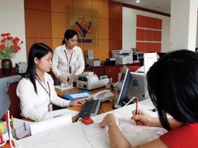 Đại gia ngân hàng đua nhau làm "bà đỡ"