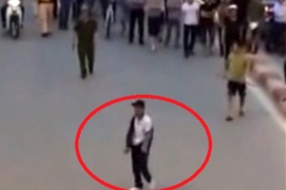 Khởi tố đối tượng cầm dao "đại náo" tại Ngã Tư Sở