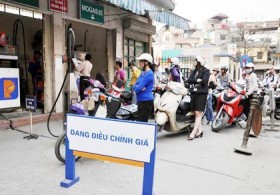 Công khai thu nhập, tiền thưởng của cán bộ Petrolimex, EVN