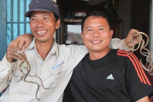 Gặp người đàn ông có móng tay dài nhất Việt Nam