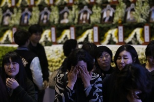 Tìm được thi thể 48 nữ sinh chung một phòng trên phà Sewol