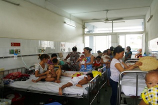 "Chỉ cần đi qua đầu giường là đã lây sởi"