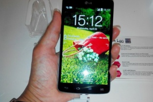 LG ra phablet tầm trung L80, giá 4,5 triệu đồng
