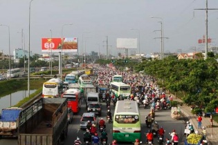 Hàng ngàn người dân rời TP. HCM tranh thủ về thăm quê