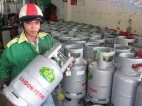 Sáng nay, giá gas tăng 8.000 đồng/bình 12kg