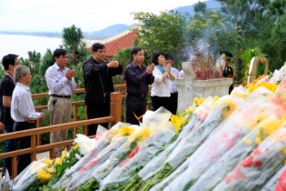 Hơn 50.000 người viếng mộ Đại tướng hai ngày lễ