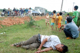 Kinh hoàng tài xế xe khách say khướt, đánh võng 30 km mới "hạ cánh"