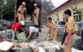 Thủy, hải sản "ôi thối" Trung Quốc ngập tràn chợ Việt