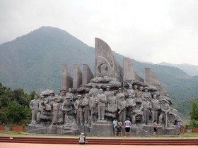 Trận đánh mở đầu và bản tình ca Điện Biên