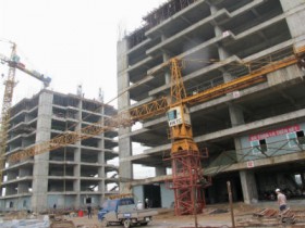 AZ Land: Đại gia nào chống lưng?