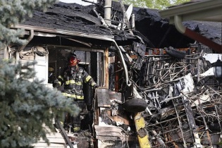 Máy bay rơi xuống nhà dân, phi công thoát chết thần kỳ