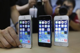 iPhone 6 sắp ra, Apple đại hạ giá iPhone 5c và 5s