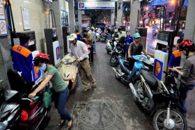 Yêu cầu giữ nguyên giá bán lẻ xăng dầu