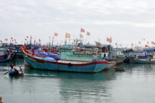 Tàu Trung Quốc lại tấn công, cướp tài sản của ngư dân Việt